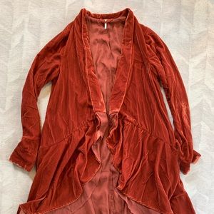 XS Free People Auburn velvet ‘duster’. Knee length, layered, open drape style